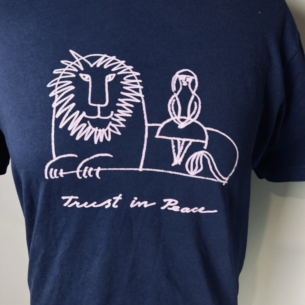 Uniqlo UT Peace For All Lisa Larson art tee Size Medium Lion Line Art